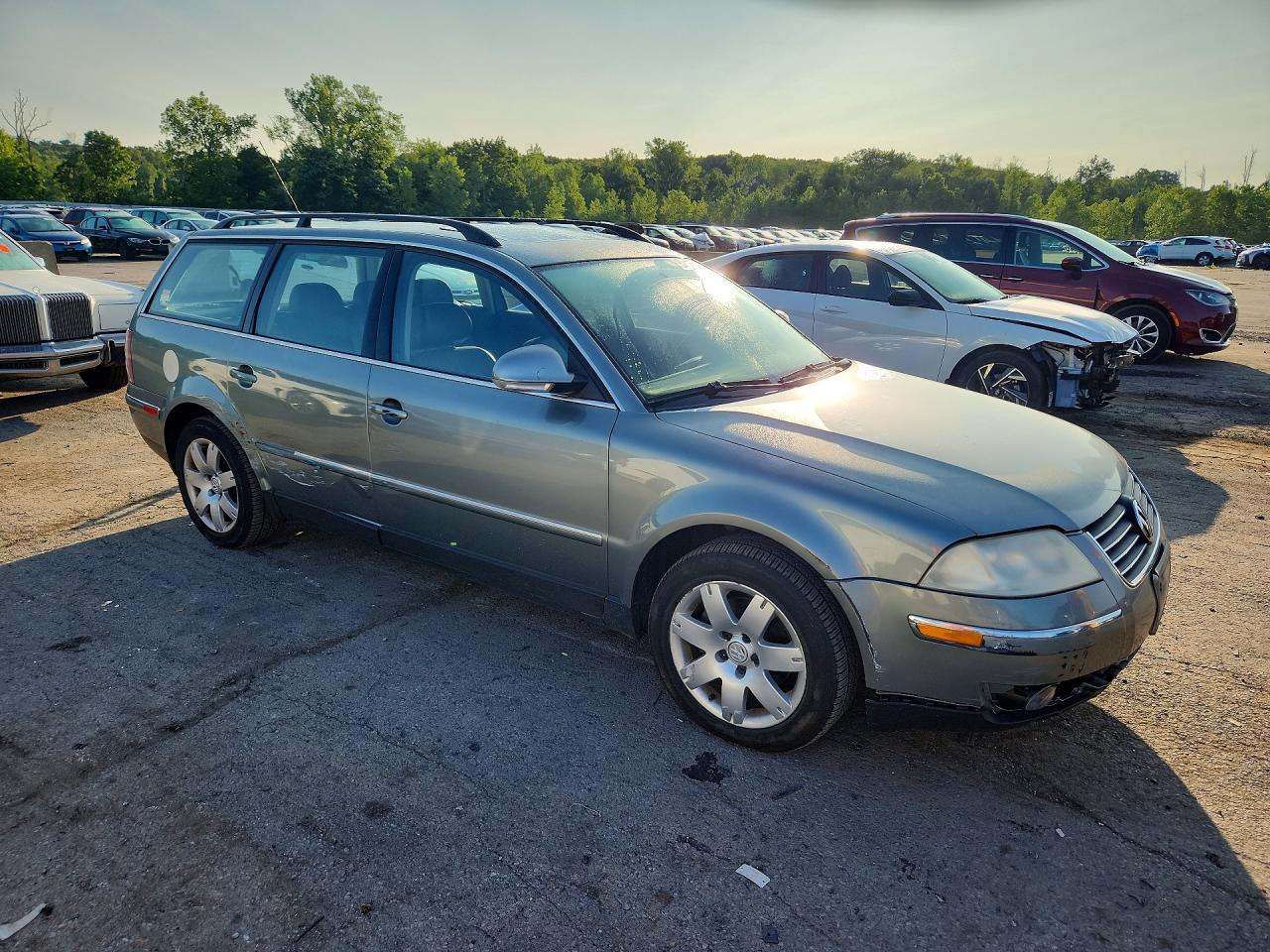 2005 Volkswagen Passat VIN WVWDD63B05E125130 COPART salvage auction — Side, Ct - Clean Title, sold $400 on 2026-09-17 (photo 4)