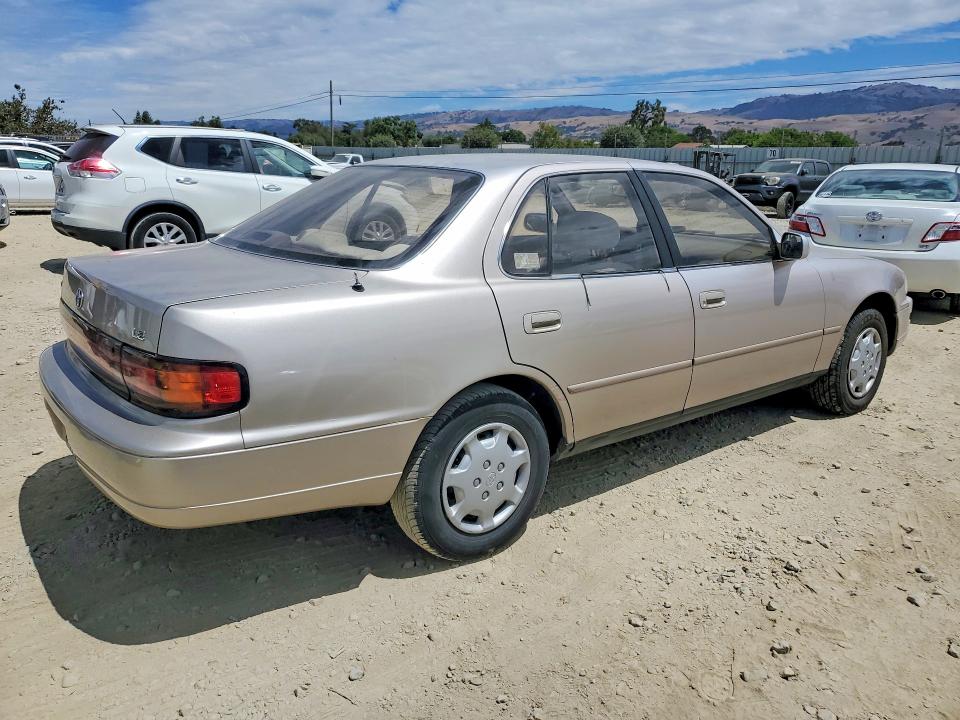 1994 Toyota Camry VIN JT2SK12E4R0268167 COPART salvage auction — MINOR DENT/SCRATCHES, CA - DLR/DIS/EXP ONLY SALVAGE TITLE, sold $1,200 on 2026-07-23 (photo 3)