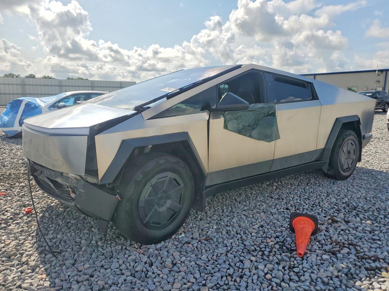 2025 Tesla Cybertruck VIN 7G2CEHED1SA066807 — COPART salvage auction photo
