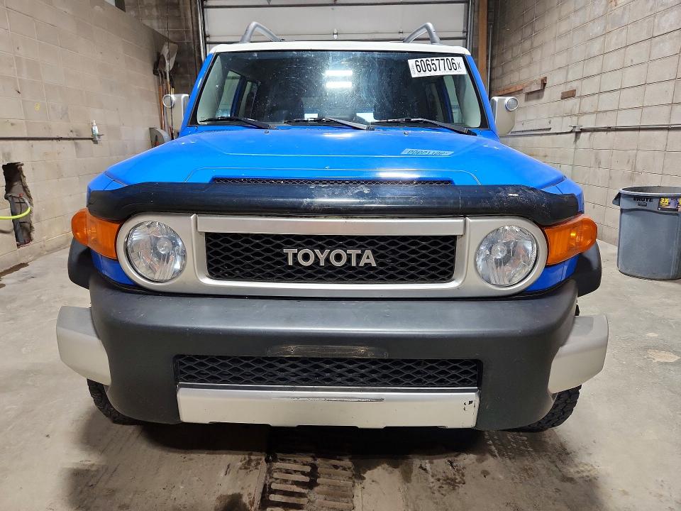 2007 Toyota Fj cruiser VIN JTEBU11F470009795 COPART salvage auction — MINOR DENT/SCRATCHES, Mn - Certificate Of Title, sold $3,200 on 2026-07-21 (photo 5)