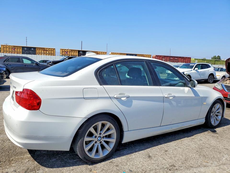 2009 BMW 3 series VIN WBAPH57589NL80241 COPART salvage auction — MINOR DENT/SCRATCHES, CA - DIS/DLR/EXP APP FOR DUP CLEAN, sold $2,000 on 2026-07-17 (photo 3)
