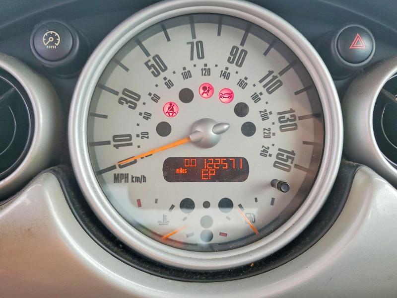 2003 Mini Cooper VIN WMWRC334X3TE13318 COPART salvage auction — MINOR DENT/SCRATCHES, NC - DEALER ONLY CLEAN TITLE, sold $225 on 2026-08-12 (photo 9)