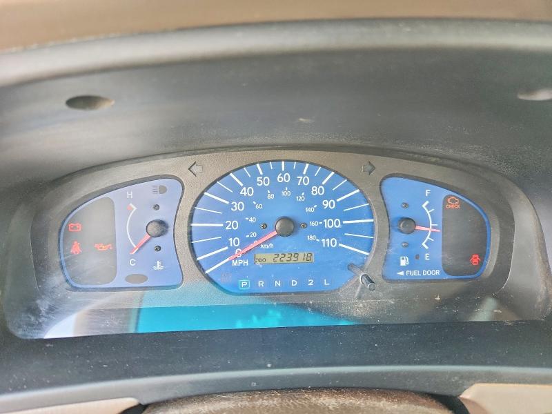 2001 Toyota Sienna VIN 4T3ZF19C01U400002 COPART salvage auction — SIDE, TX - CERT OF TITLE-REBUILT SALVAGE, sold $175 on 2026-07-09 (photo 9)