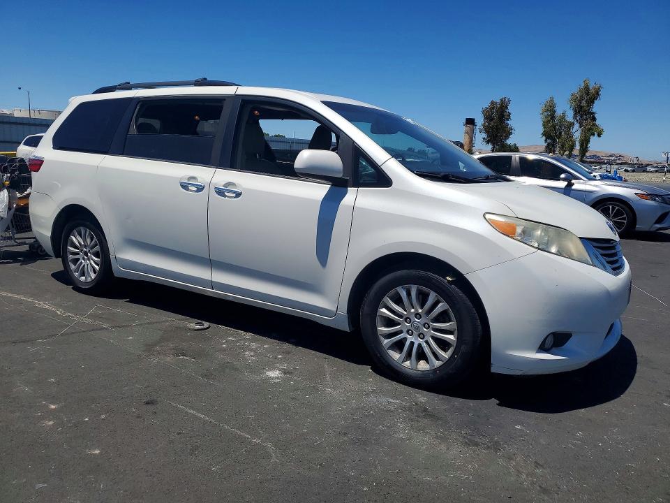2015 Toyota Sienna VIN 5TDYK3DC6FS671634 COPART salvage auction — FRONT END, Ca - Salvage Certificate, sold $1,800 on 2026-07-29 (photo 4)
