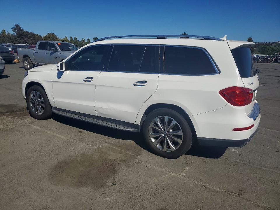 2015 Mercedes-benz VIN 4JGDF6EE8FA475689 COPART salvage auction — MINOR DENT/SCRATCHES, Ca - Dis/Dlr/Exp Only Clean Title, sold $2,000 on 2026-07-22 (photo 2)