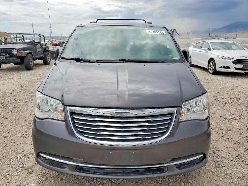 2016 Chrysler Voyager VIN 2C4RC1BG0GR187884 COPART salvage auction — MINOR DENT/SCRATCHES, Ut - Certificate Of Title, sold $1,150 on 2026-08-21 (photo 5)