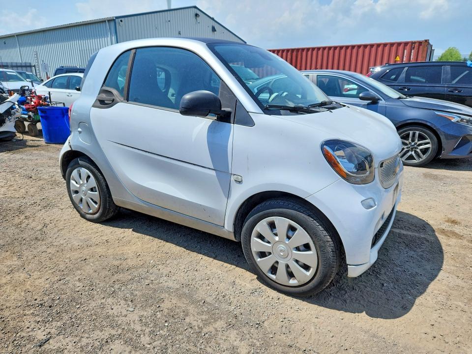 2016 Smart Fortwo VIN WMEFJ5DA9GK153905 COPART salvage auction — REAR END, ON - PERMIT SALVAGE, sold $250 on 2026-07-21 (photo 4)