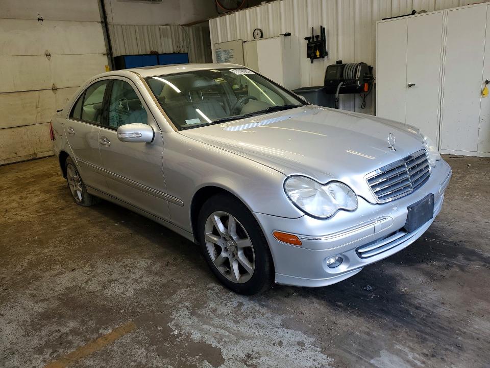 2007 Mercedes-benz C class VIN WDBRF92H67F850640 COPART salvage auction — REAR END, Me - Cert Of Title-Salvage Collisio, sold $90 on 2026-07-23 (photo 4)