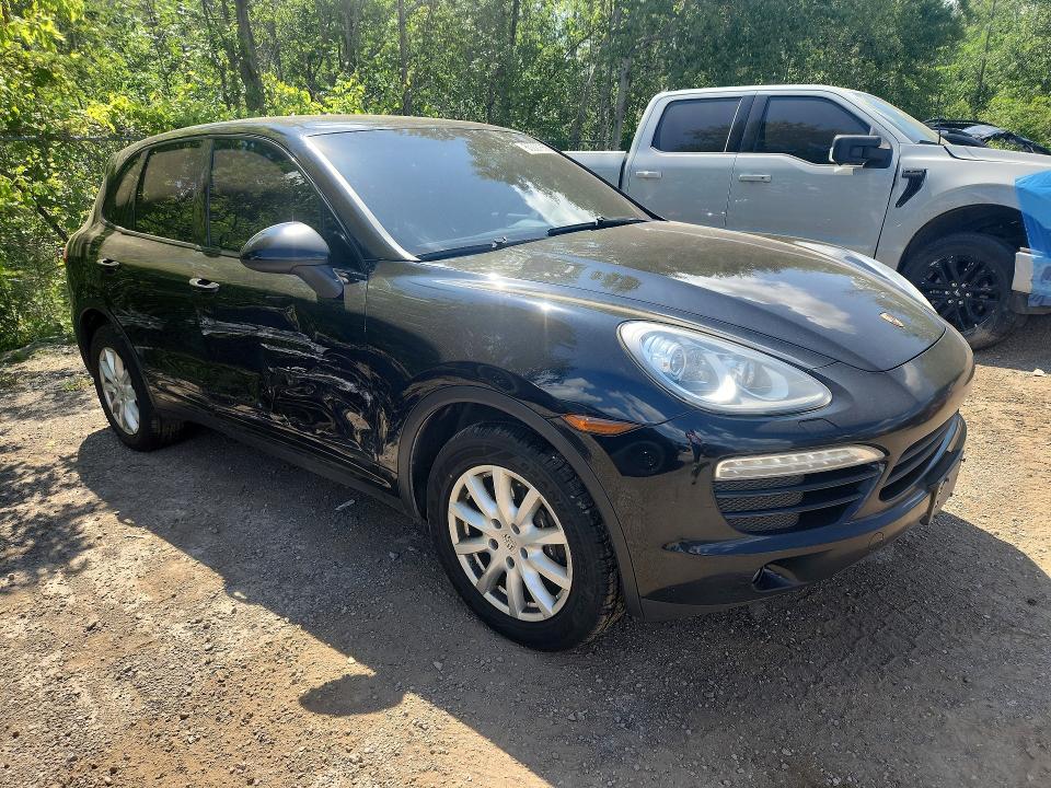 2014 Porsche Cayenne VIN WP1AA2A22ELA93878 COPART salvage auction — SIDE, On - Permit No Brand - Unfit, sold $2,150 on 2026-08-18 (photo 4)