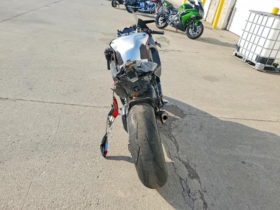 2021 Ducati Panigale VIN ZDMDAGNW4MB002112 COPART salvage auction — ROLLOVER, Mi - Scrap Certificate Of Title, sold $5,300 on 2026-08-14 (photo 4)