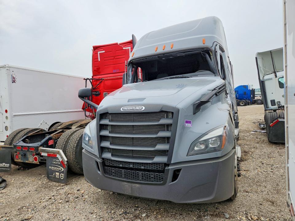 2026 Freightliner Cascadia 126 VIN 3AKJHHDR2TSWS0272 COPART salvage auction — ROLLOVER, IL - SALVAGE CERTIFICATE, sold $45,500 on 2026-09-17 (photo 1)