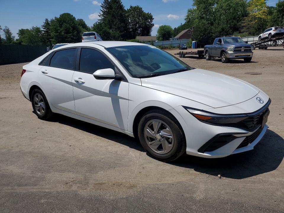 2025 Hyundai Elantra VIN KMHLL4DG0SU863049 COPART salvage auction — NORMAL WEAR, Md - Certificate Of Title (P), sold $4,250 on 2026-07-21 (photo 4)