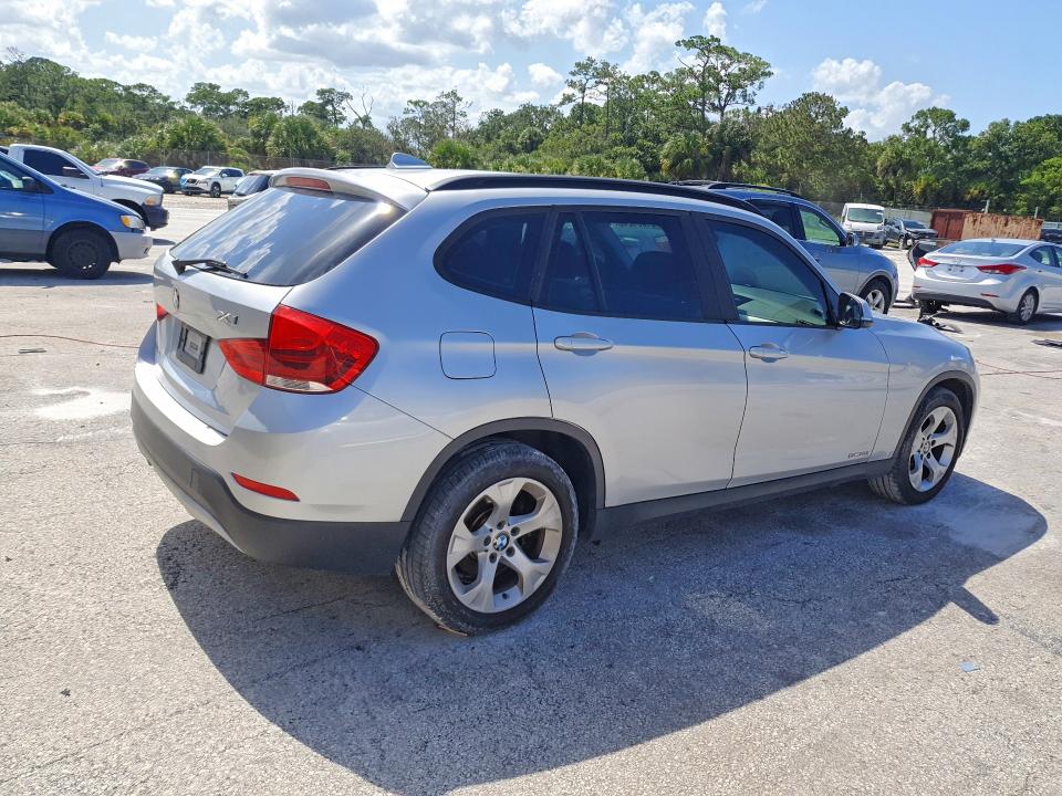 2015 BMW X1 VIN WBAVM1C54FV316422 COPART salvage auction — MINOR DENT/SCRATCHES, Fl - Certificate Of Title (P), sold $125 on 2026-07-29 (photo 3)