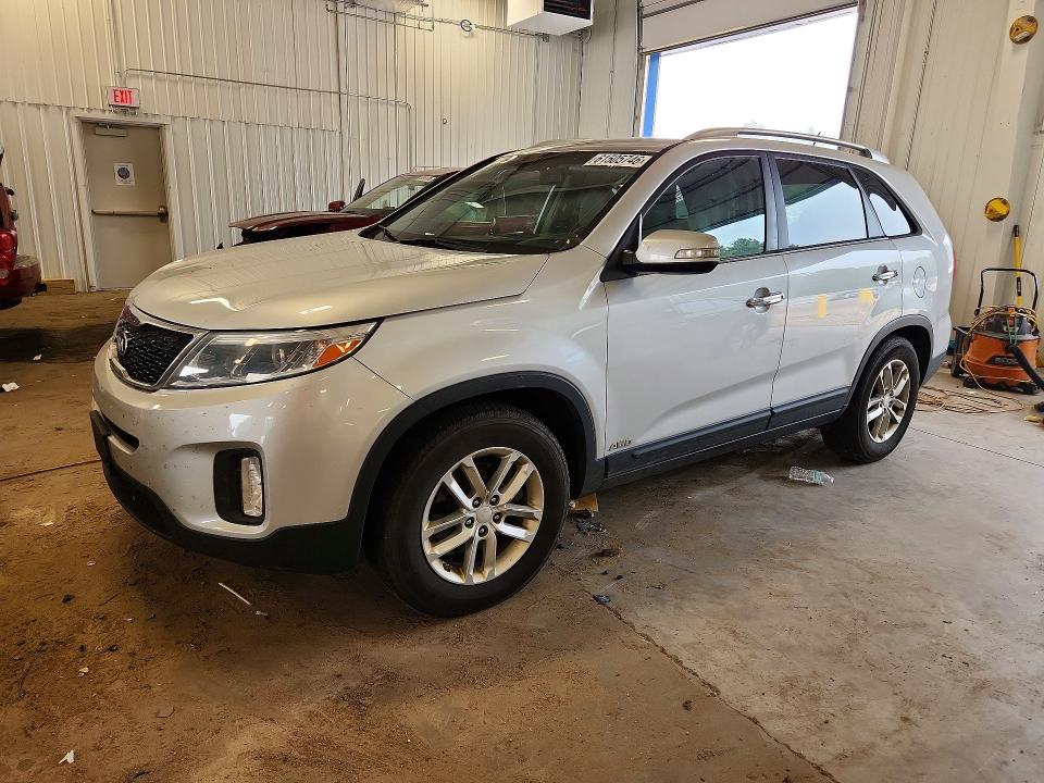 2015 Kia Sorento VIN 5XYKTCA69FG592327 COPART salvage auction — MECHANICAL, Mn - Certificate Of Title, sold $625 on 2026-07-28 (photo 1)