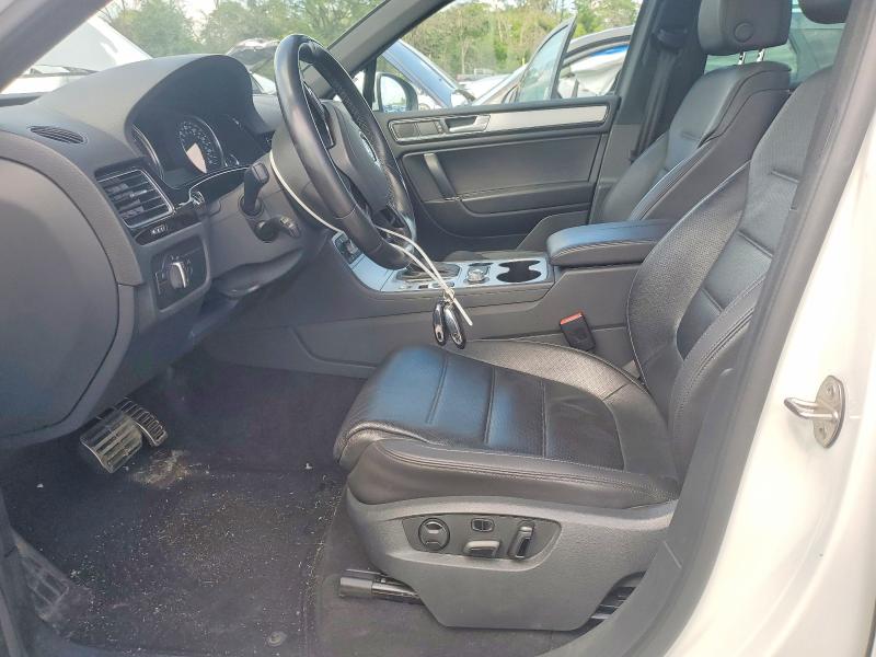 2017 Volkswagen Touareg VIN WVGRF7BP1HD006060 COPART salvage auction — FRONT END, Ia - Cert Of Title-Salvage Title, sold $1,300 on 2026-07-31 (photo 7)