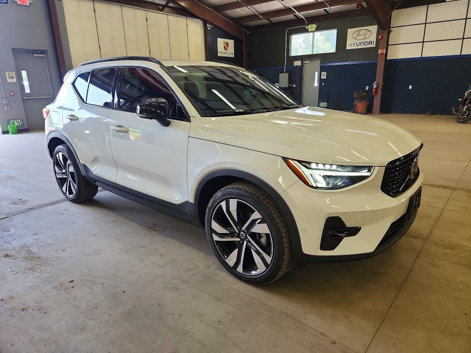 2023 Volvo Xc40 VIN YV4L12UW3P2003927 COPART salvage auction — ALL OVER, CT - CERT OF TITLE-SALVAGE, sold $14,200 on 2026-08-13 (photo 4)