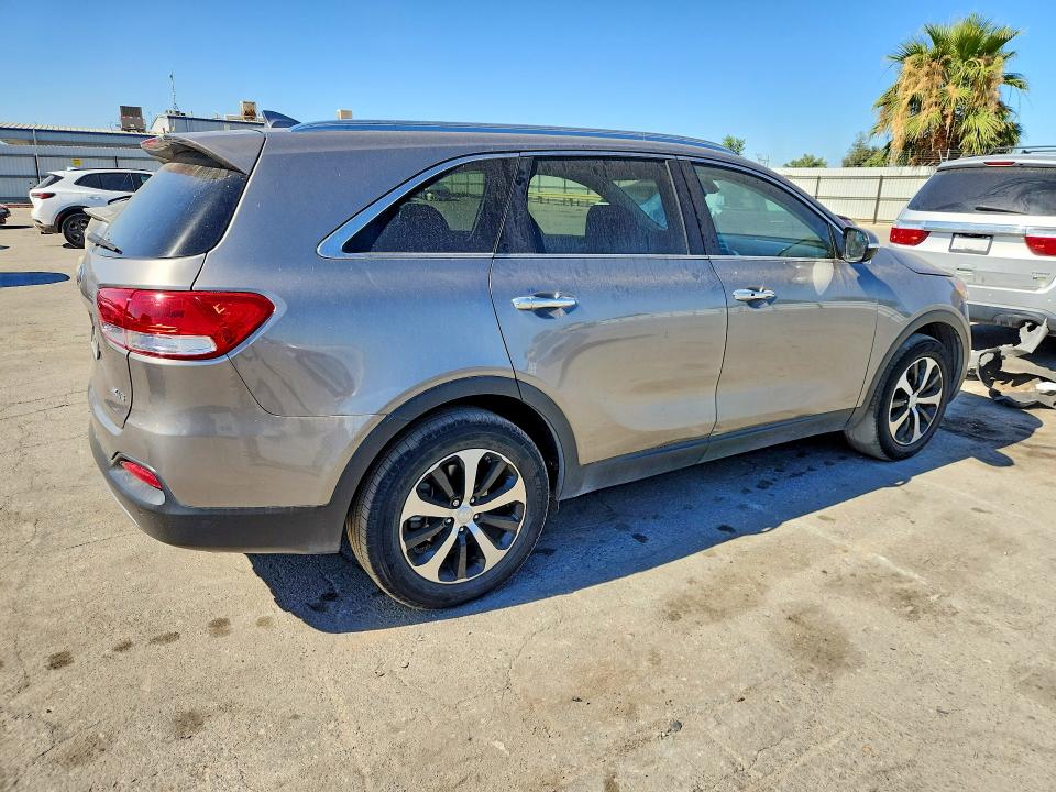 2017 Kia Sorento VIN 5XYPH4A59HG313997 COPART salvage auction — MINOR DENT/SCRATCHES, Ca - Dis/Dlr/Exp Only Clean Title, sold $2,650 on 2026-07-31 (photo 3)