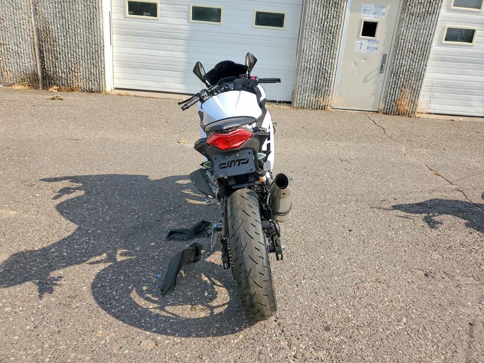 2013 Kawasaki Zg VIN JKAEX8A16DDA01012 COPART salvage auction — NORMAL WEAR, MN - CERT OF TITLE-PRIOR SALVAGE, sold $1,150 on 2026-07-27 (photo 4)