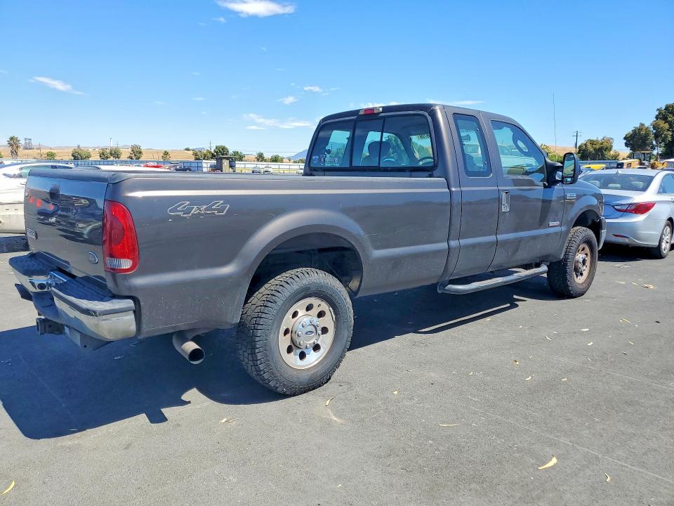 2005 Ford F-250 super duty VIN 1FTSX21P05EB21584 COPART salvage auction — MECHANICAL, Ca - Dis/Dlr/Exp Only Clean Title, sold $2,877 on 2026-07-28 (photo 3)
