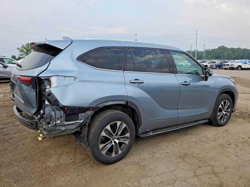 2021 Toyota Highlander VIN 5TDHZRBH4MS153631 COPART salvage auction — REAR END, Mi - Certificate Of Title, sold $8,600 on 2026-07-28 (photo 3)
