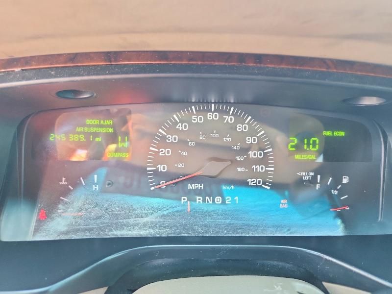 2000 Lincoln TOWN CAR VIN 1LNHM83W7YY765303 COPART salvage auction — MINOR DENT/SCRATCHES, AL - CERTIFICATE OF TITLE (P), sold $225 on 2026-07-29 (photo 9)