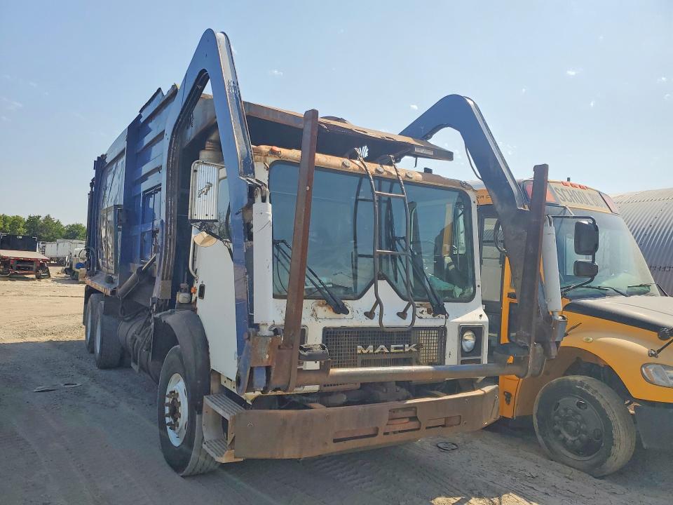 2003 Mack All other VIN 1M2K195C53M021917 COPART salvage auction — MINOR DENT/SCRATCHES, CD, sold $150 on 2026-09-09 (photo 4)
