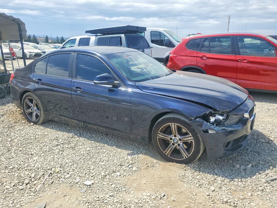 2013 BMW 3er VIN WBA3A5C56DF604134 COPART salvage auction — FRONT END, Ca - Salvage Certificate, sold $525 on 2026-07-28 (photo 4)