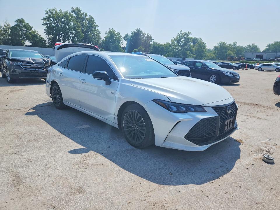 2019 Toyota Avalon VIN 4T1B21FB5KU002819 COPART salvage auction — REAR END, Mo - Salvage Certificate Of Title, sold $8,700 on 2026-08-14 (photo 4)