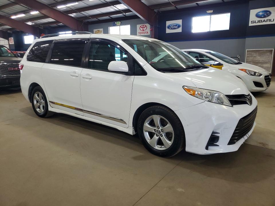 2018 Toyota Sienna VIN 5TDKZ3DC1JS944814 COPART salvage auction — MINOR DENT/SCRATCHES, MA - CERTIFICATE OF TITLE (P), sold $5,600 on 2026-07-27 (photo 4)