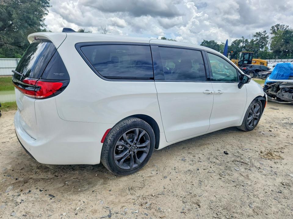 2026 Chrysler Pacifica VIN 2C4RC1BG5TR197773 COPART salvage auction — FRONT END, Salvage Title, sold $11,800 on 2026-07-28 (photo 3)