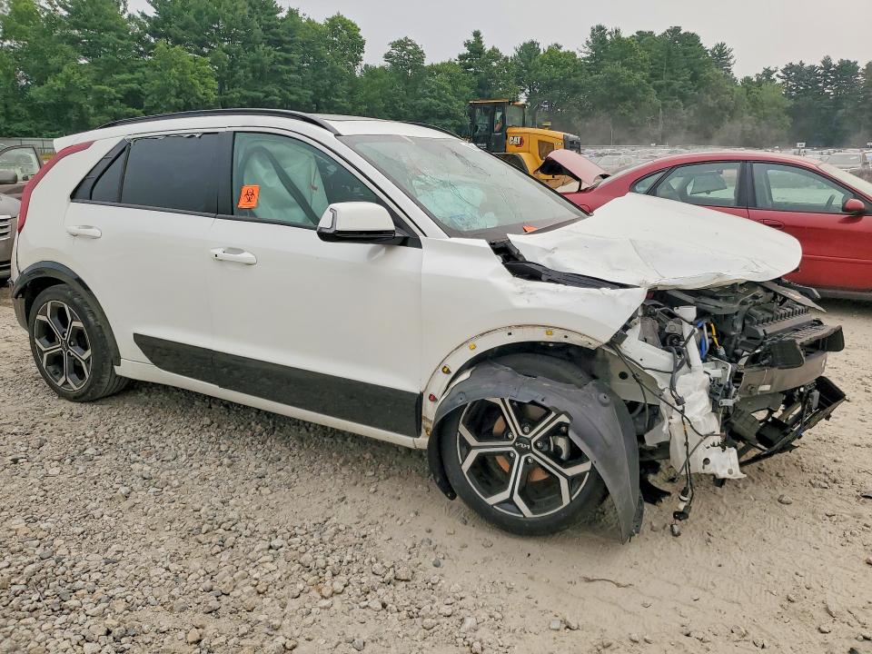 2023 Kia Niro VIN KNDCR3LE1P5044324 COPART salvage auction — ROLLOVER, MA - CERTIFICATE OF TITLE, sold $2,150 on 2026-07-20 (photo 4)