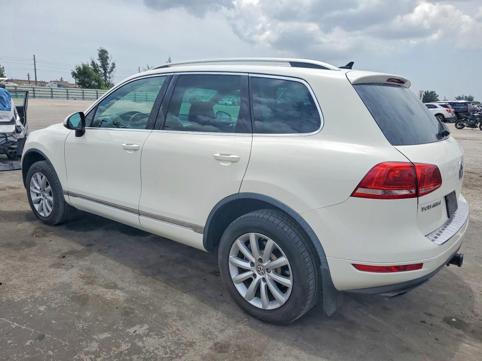 2011 Volkswagen Touareg VIN WVGFF9BP5BD002471 COPART salvage auction — MINOR DENT/SCRATCHES, Nj - Cert Of Title-Salvage (P), sold $450 on 2026-07-29 (photo 2)