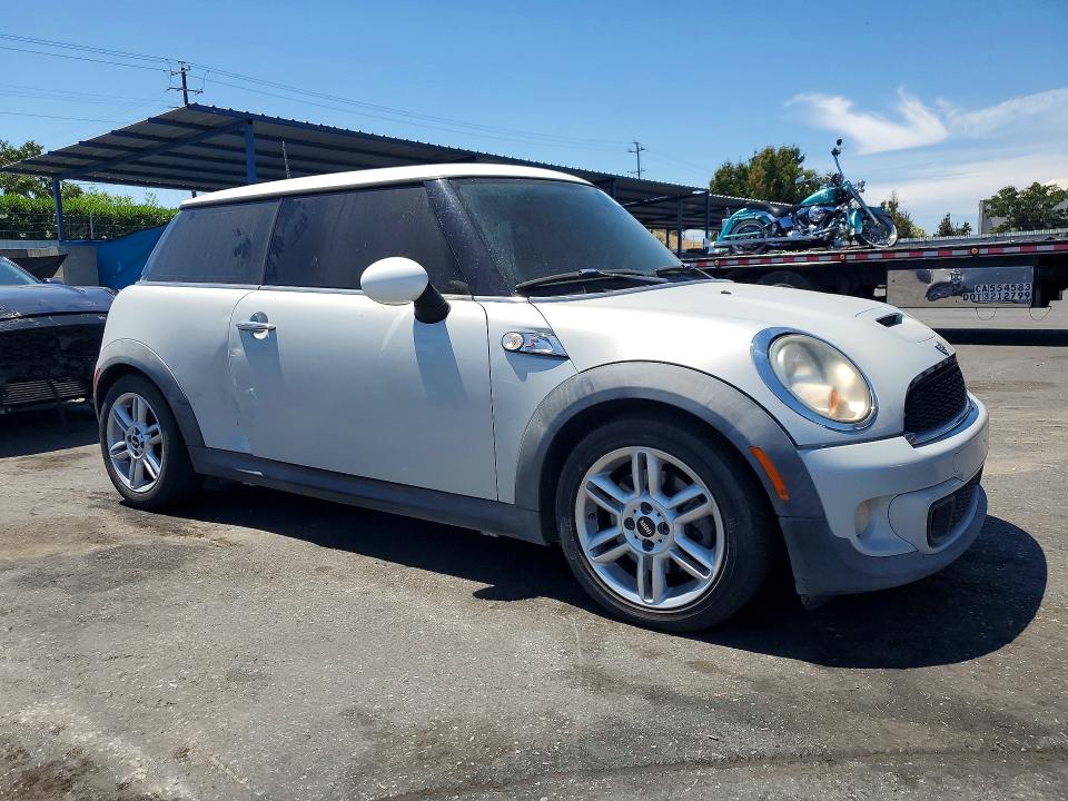 2011 Mini Cooper VIN WMWSV3C54BTY11978 COPART salvage auction — SIDE, CA - SALVAGE CERTIFICATE, sold $825 on 2026-07-14 (photo 4)