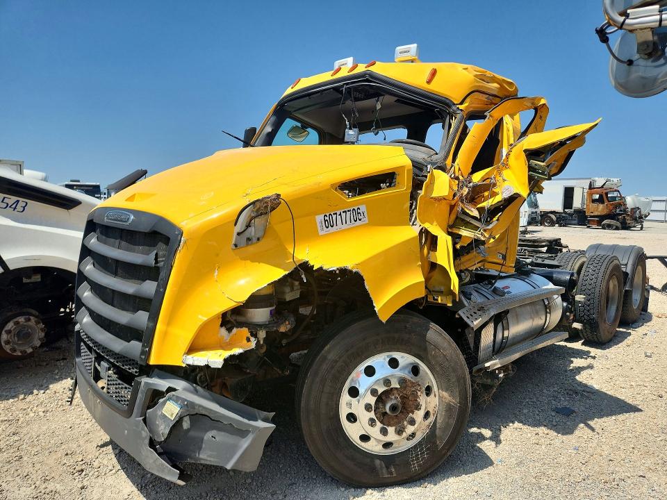 2024 Freightliner Cascadia VIN 3AKJHTDV9RDVG4338 COPART salvage auction — FRONT END, AZ - CERT OF TITLE - SALVAGE, sold $10,200 on 2026-08-13 (photo 1)