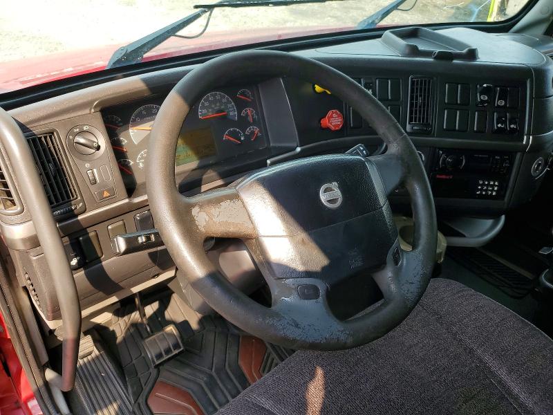 2007 Volvo Vnl VIN 4V4NC9TG17N429708 COPART salvage auction — MINOR DENT/SCRATCHES, Sc - Certificate Of Title, sold $2,850 on 2026-08-11 (photo 8)
