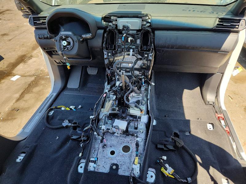 2025 Lexus LX 600 VIN JTJGB7CX0S4082413 COPART salvage auction — STRIPPED, Ca - Certificate Of Title, sold $31,250 on 2026-08-04 (photo 8)