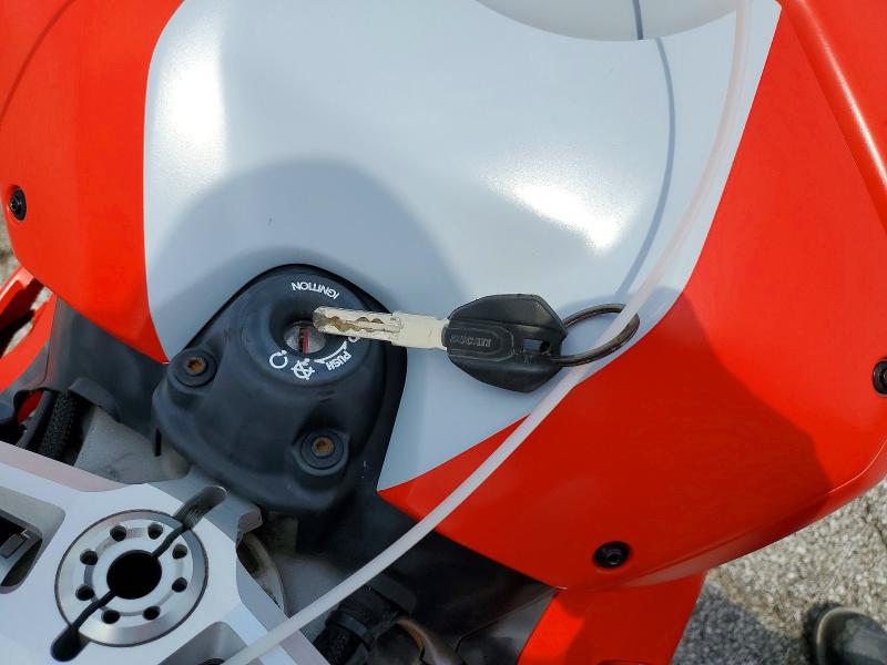 2019 Ducati Panigale VIN ZDMDAGNW0KB011466 COPART salvage auction — ALL OVER, ID - SALVAGE CERTIFICATE OF TITLE, sold $15,700 on 2026-07-28 (photo 8)