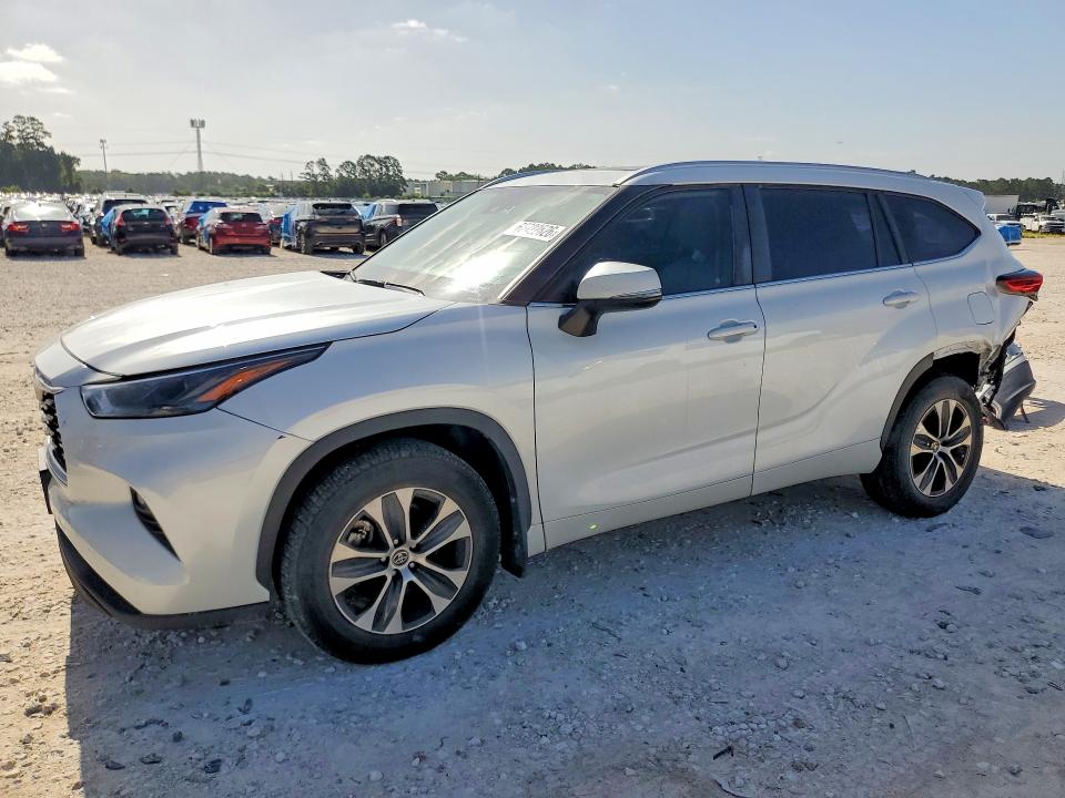2023 Toyota Highlander VIN 5TDKDRAH5PS037820 — COPART salvage auction photo