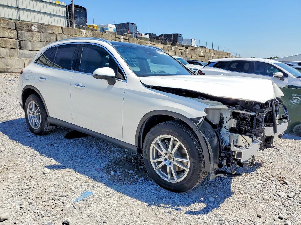 2026 Mercedes-benz Glc VIN W1NKM4HB8TF513677 COPART salvage auction — FRONT END, Salvage Title, sold $22,400 on 2026-08-21 (photo 4)