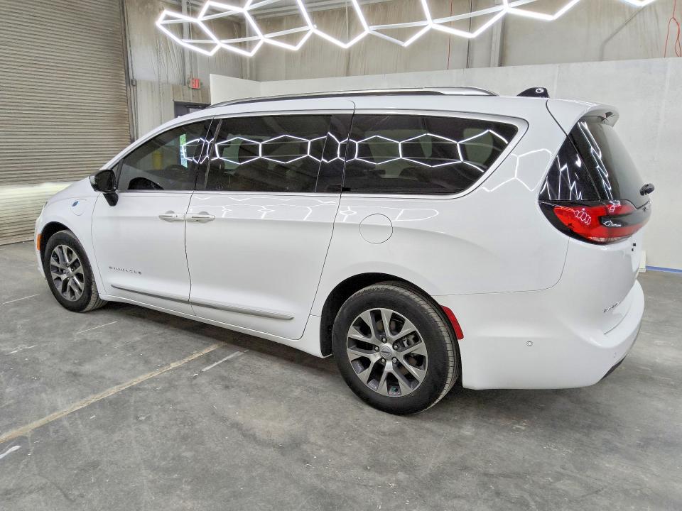 2023 Chrysler Pacifica VIN 2C4RC1N73PR542493 COPART salvage auction — NORMAL WEAR, Mo - Certificate Of Title, sold $12,400 on 2026-07-30 (photo 2)