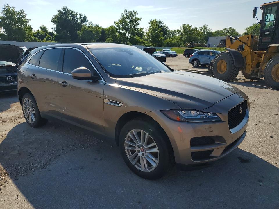 2017 Jaguar F-pace VIN SADCK2BV1HA895844 COPART salvage auction — SIDE, Mo - Certificate Of Title (P), sold $2,300 on 2026-07-28 (photo 4)