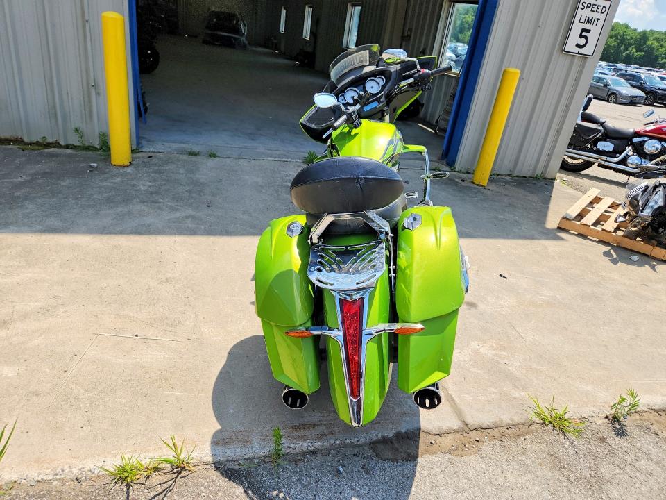 2013 Victory Cross country VIN 5VPDW36N3D3024786 COPART salvage auction — ROLLOVER, Pa - Certificate Of Salvage, sold $2,100 on 2026-07-23 (photo 4)