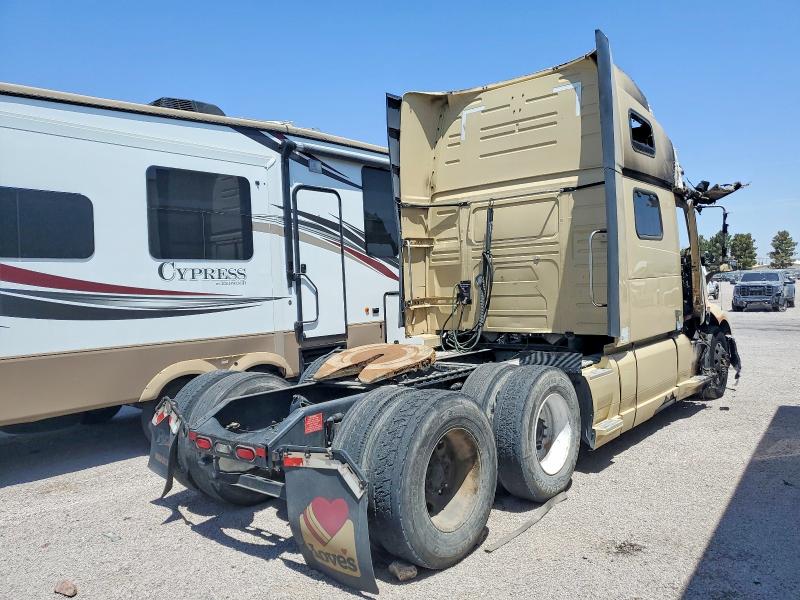 2020 Volvo Vn VIN 4V4NC9EH8LN249447 COPART salvage auction — BURN, TX - NONREPAIRABLE TITLE, sold $450 on 2026-07-24 (photo 4)
