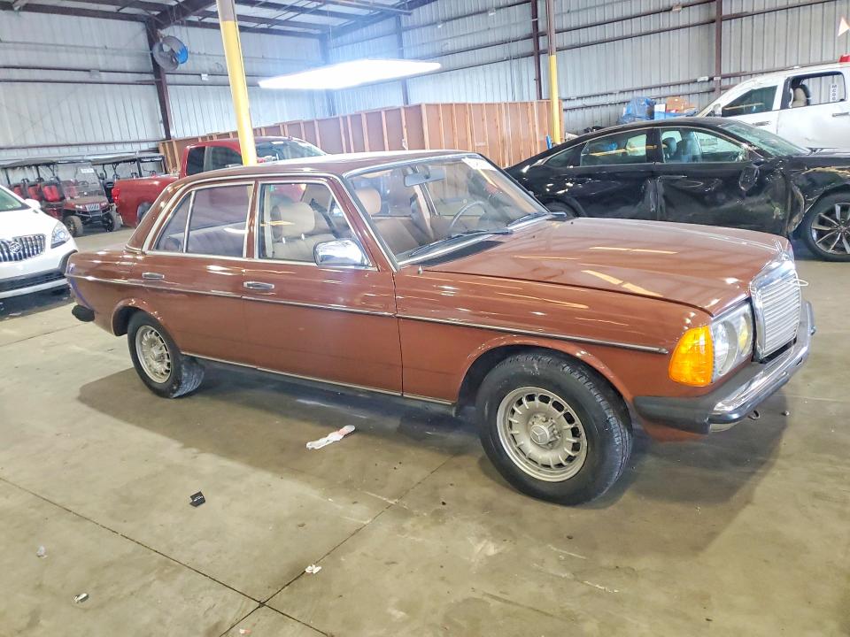 1984 Mercedes-benz VIN WDB1231231A136864 COPART salvage auction — MINOR DENT/SCRATCHES, Nc - Certificate Of Title (P), sold $925 on 2026-07-29 (photo 4)
