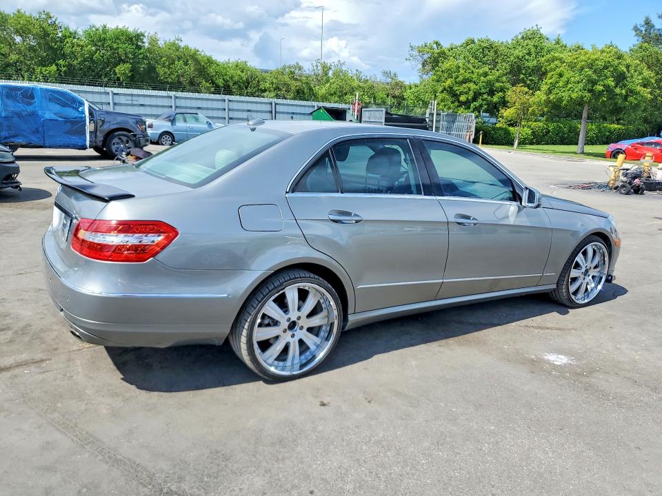2010 Mercedes-benz E-class VIN WDDHF8HBXAA233004 COPART salvage auction — NORMAL WEAR, Fl - Cert Of Title-Rebuilt, sold $2,200 on 2026-08-03 (photo 3)