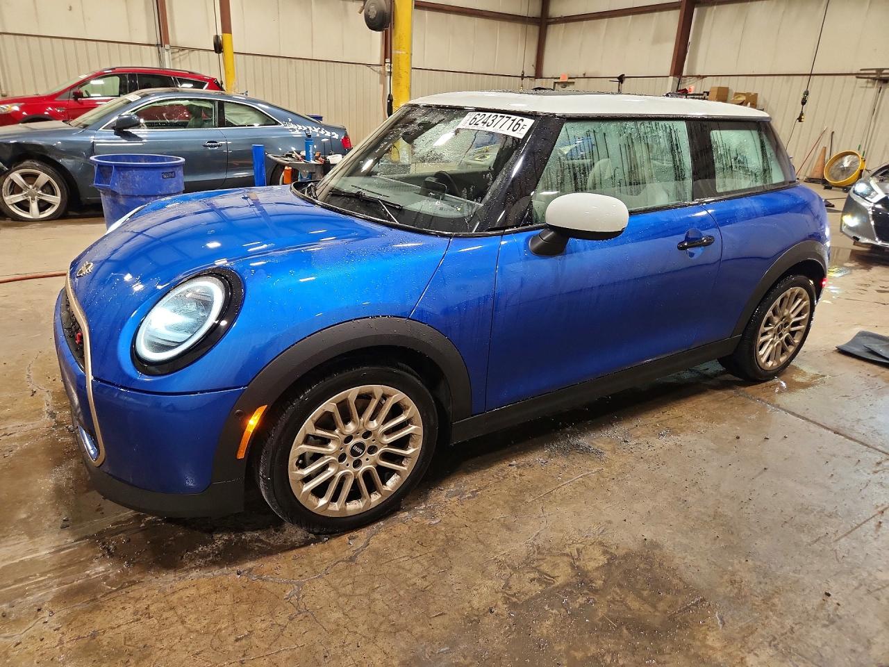 2025 Mini Cooper VIN WMW23GD07S2W62858 — COPART salvage auction photo