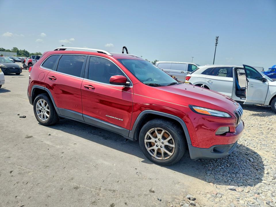 2017 Jeep Cherokee VIN 1C4PJLCB3HW507218 COPART salvage auction — MINOR DENT/SCRATCHES, Oh - Certificate Of Title, sold $625 on 2026-07-27 (photo 4)