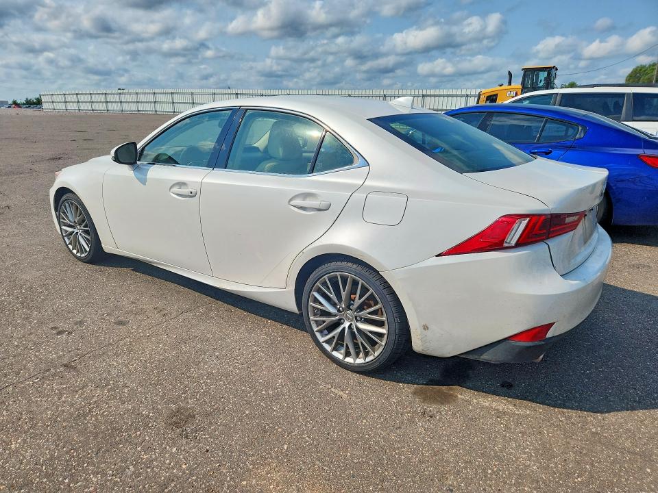 2014 Lexus VIN JTHCF1D23E5012830 COPART salvage auction — MINOR DENT/SCRATCHES, Mn - Certificate Of Title, sold $5,200 on 2026-07-07 (photo 2)