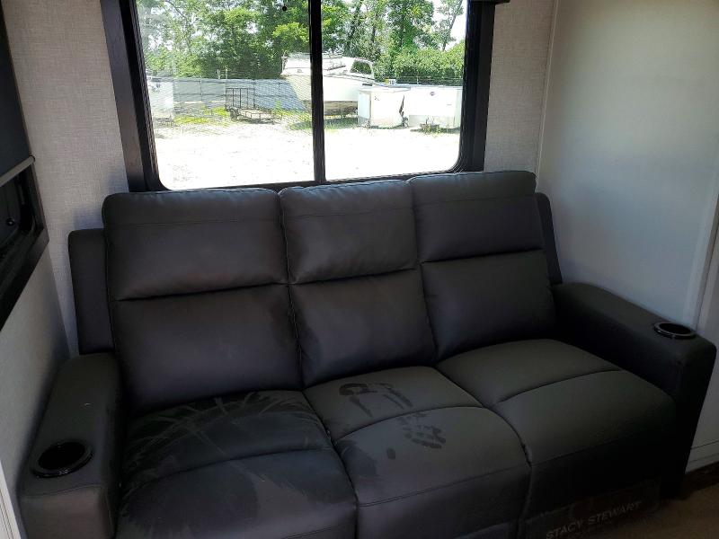2024 Jayco Eagle VIN 1UJCA0BN4R1BL0182 COPART salvage auction — WATER/FLOOD, KY - CERT OF TITLE-SALVAGE WATER, sold $11,200 on 2026-08-20 (photo 8)