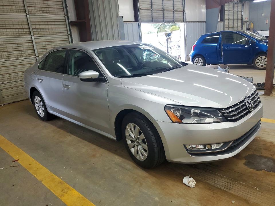 2015 Volkswagen Passat VIN 1VWAT7A36FC094242 COPART salvage auction — DAMAGE HISTORY, Mi - Dlr Only - Cln Ttl Exceeds 25%, sold $475 on 2026-08-12 (photo 4)